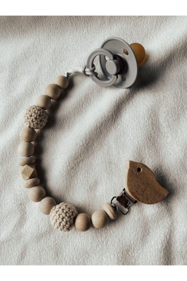 Kuş Detaylı Krem Örgü Detaylı Doğal Ahşap Bebek Emzik Zinciri