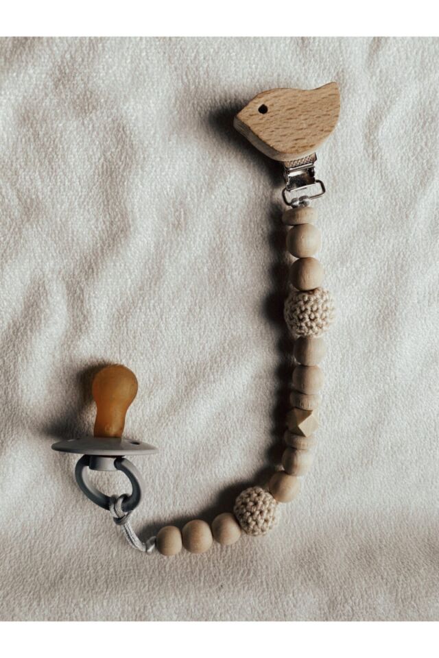 Kuş Detaylı Krem Örgü Detaylı Doğal Ahşap Bebek Emzik Zinciri
